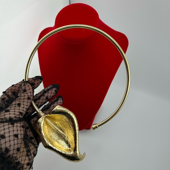 Zara Horseshoe Lotus Gold Bangle Flower Necklace - Picture 4 of 12